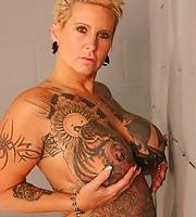 25P Who is that hot lady??? who knows that??? please tell me