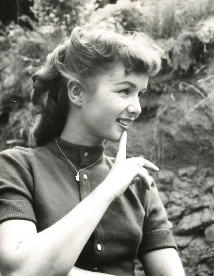 25P DEBBIE REYNOLDS  SUPER SEXY CELEBRITY