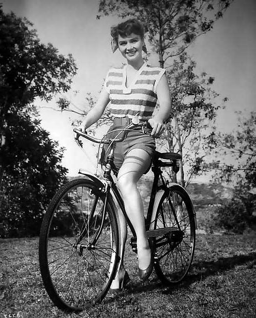 25P DEBBIE REYNOLDS  SUPER SEXY CELEBRITY