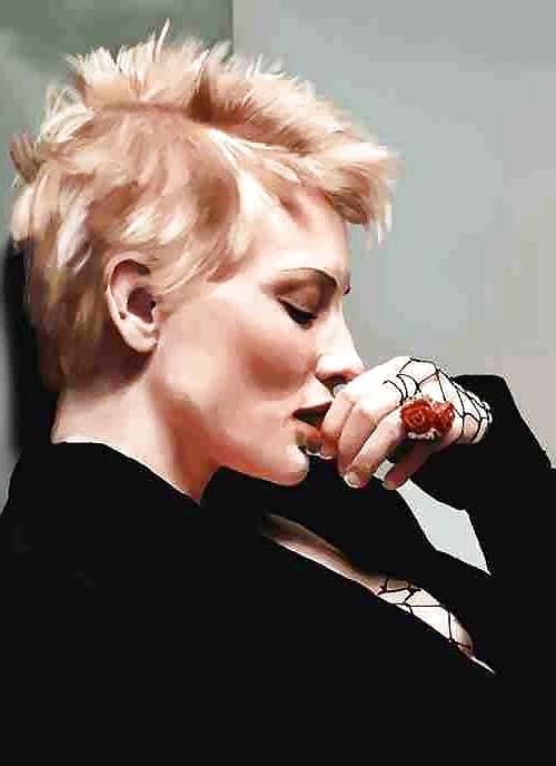 25P Short hair celebs and sporties