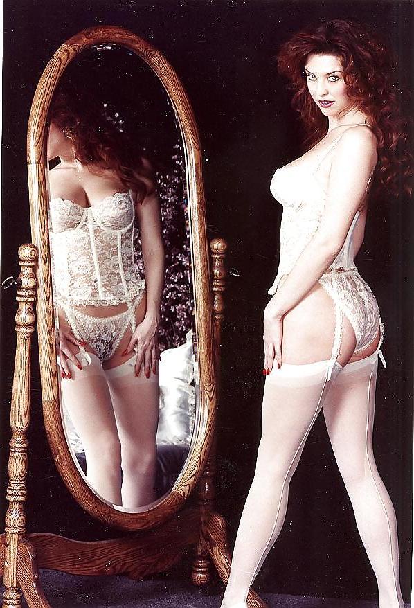 23P Vintage Busty Girls Julia Parton 