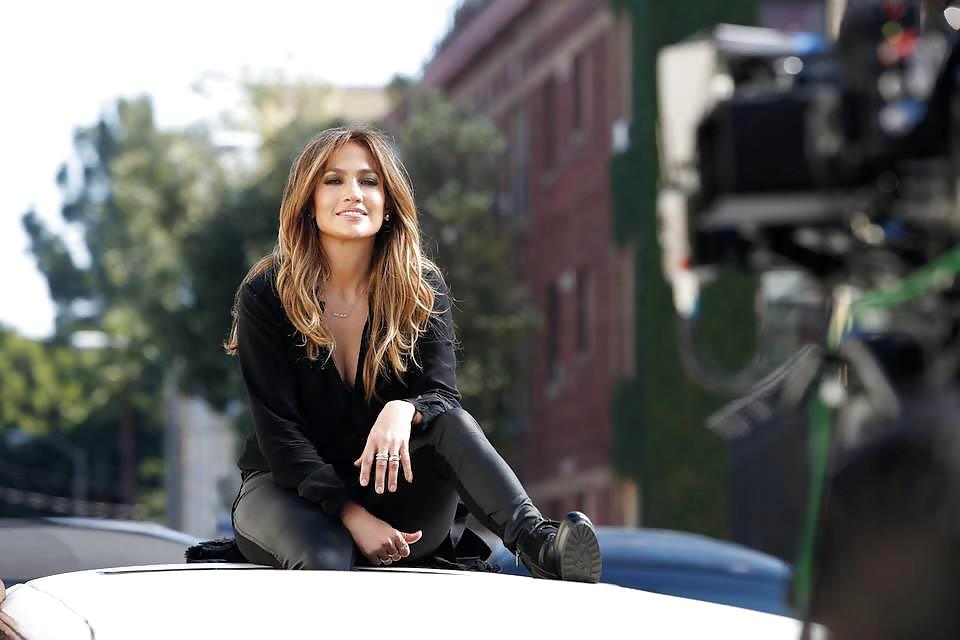 19P Celebrity upskirt