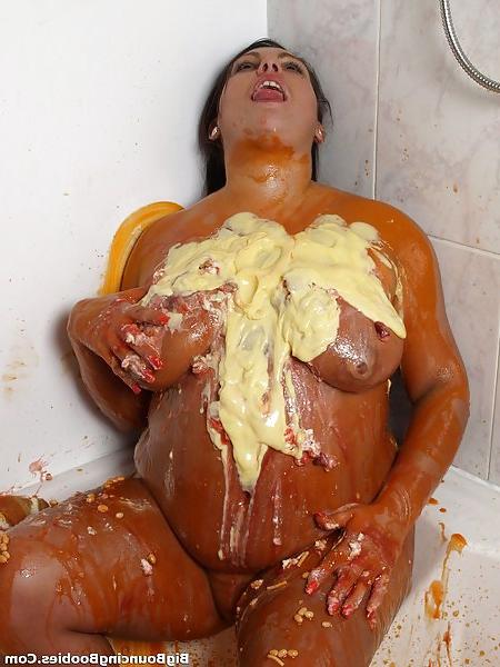 13P Lucy getting messy
