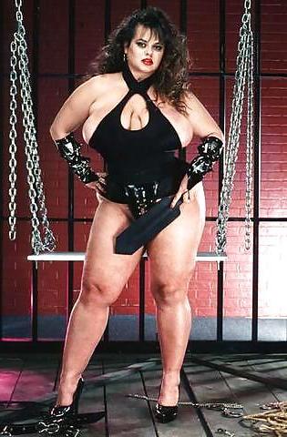 16P BBW and Mature 68 by Searcher1957