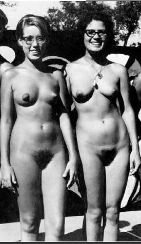 25P Two vintage models together posing