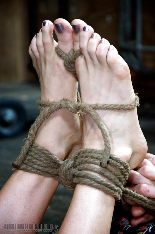 20P Bound feet and toes