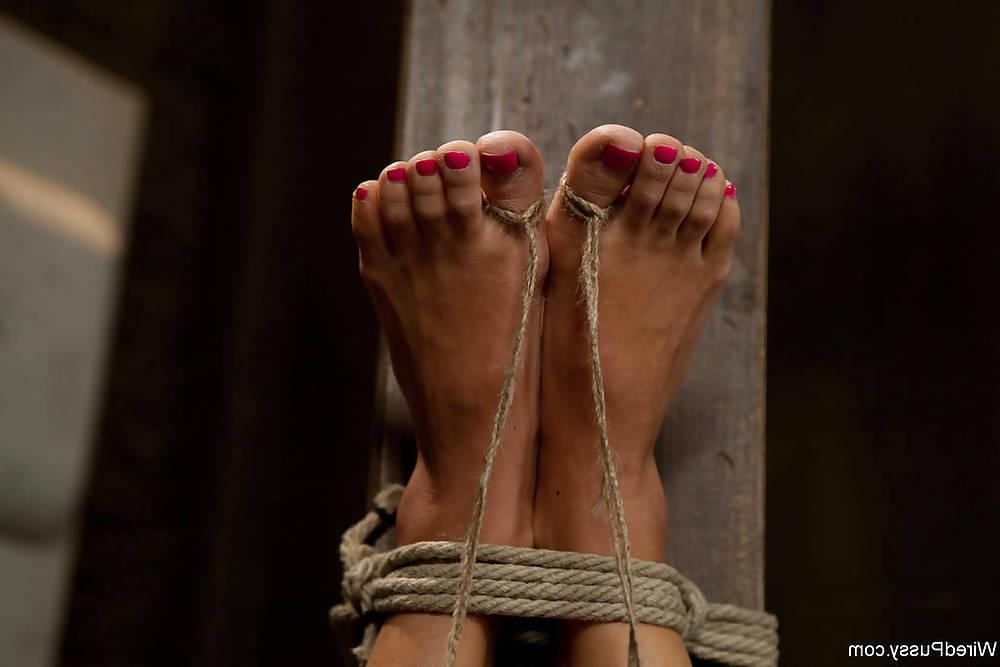 20P Bound feet and toes