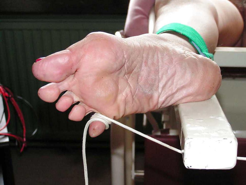 20P Bound feet and toes