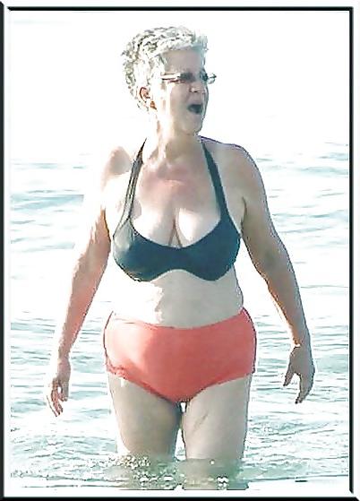 20P Mature bikini women 3.