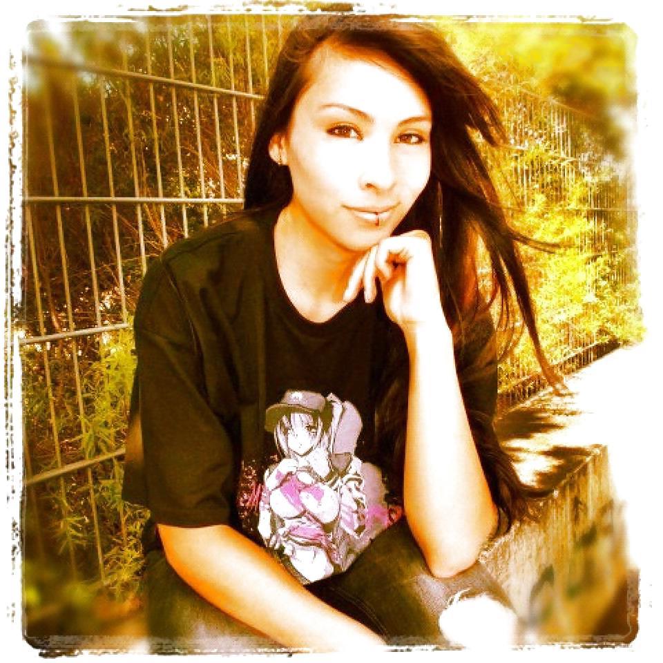 25P Wanita Tan