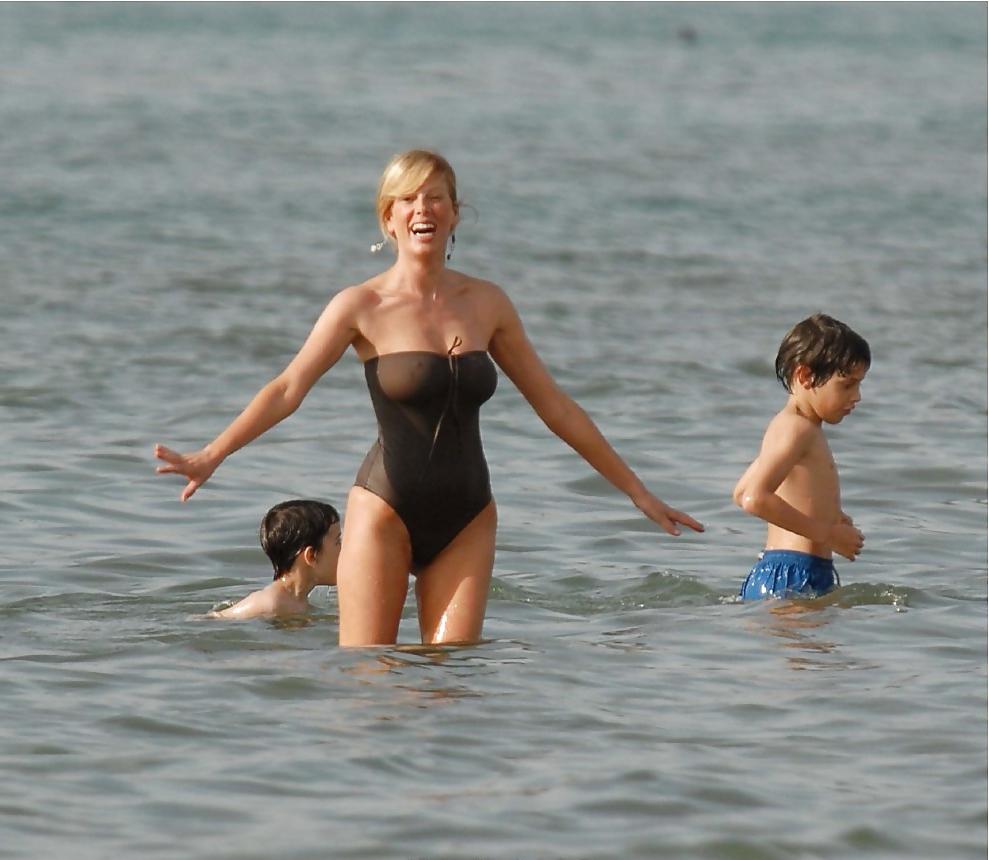 25P Italian Showgirl Alessia Marcuzzi