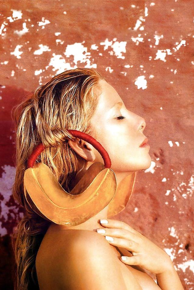 25P Italian Showgirl Alessia Marcuzzi