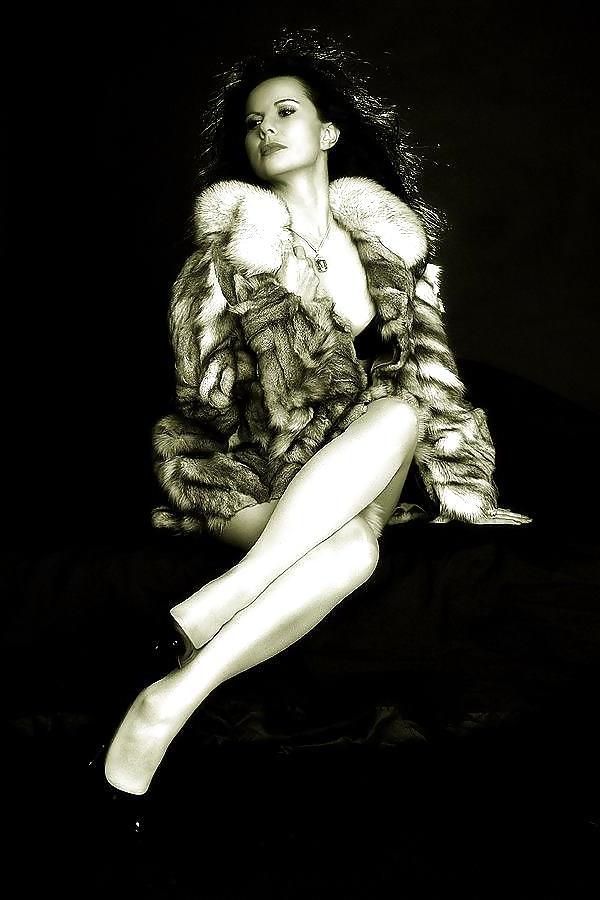 25P Gina Queen of Heels #5