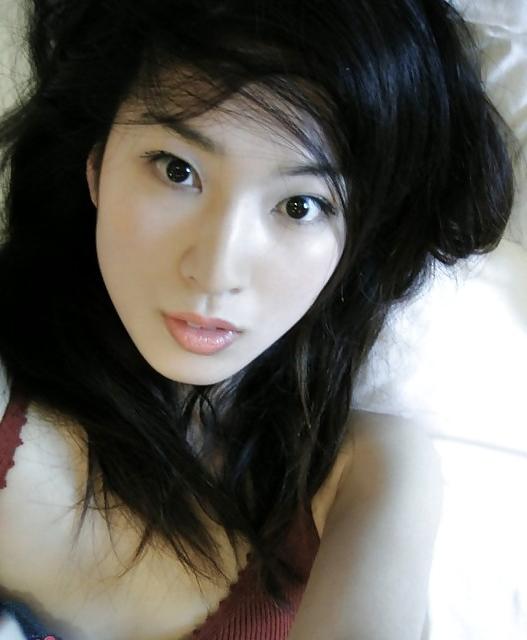 13P Sexy taiwanese girl spreading pussy