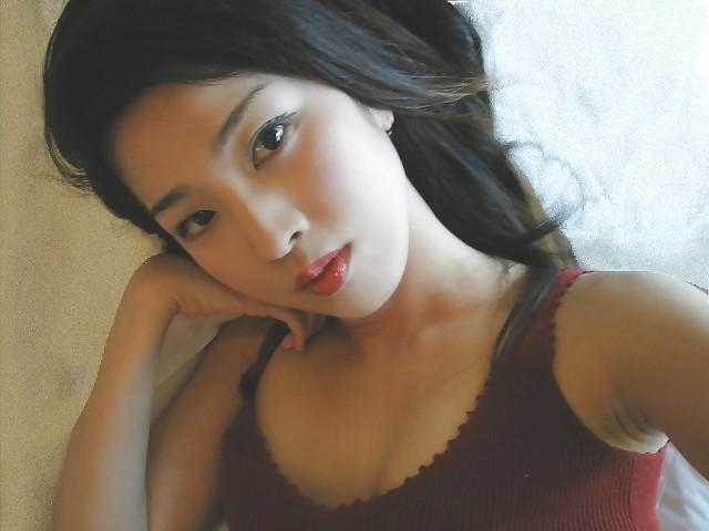 13P Sexy taiwanese girl spreading pussy