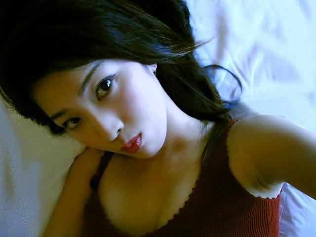 13P Sexy taiwanese girl spreading pussy
