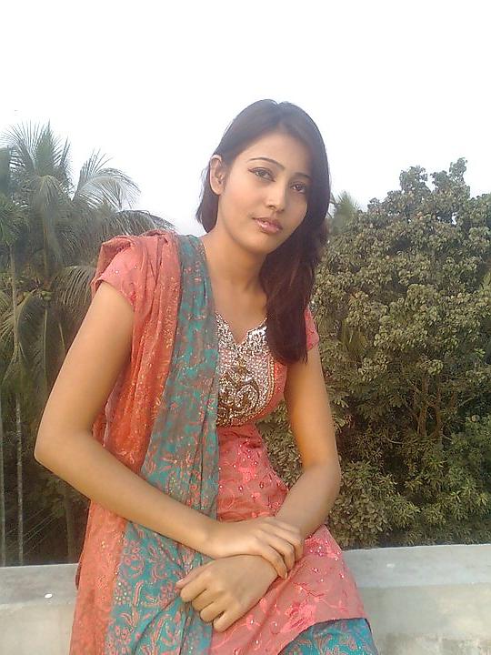 25P Complete Set 3: Posing ex-girl friends