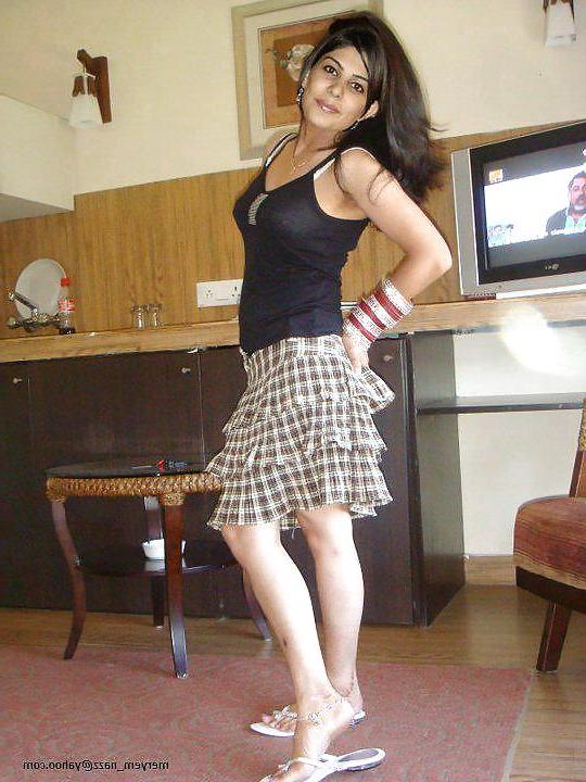 25P Complete Set 3: Posing ex-girl friends