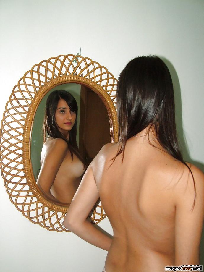 12P Stunning tanned GF posing
