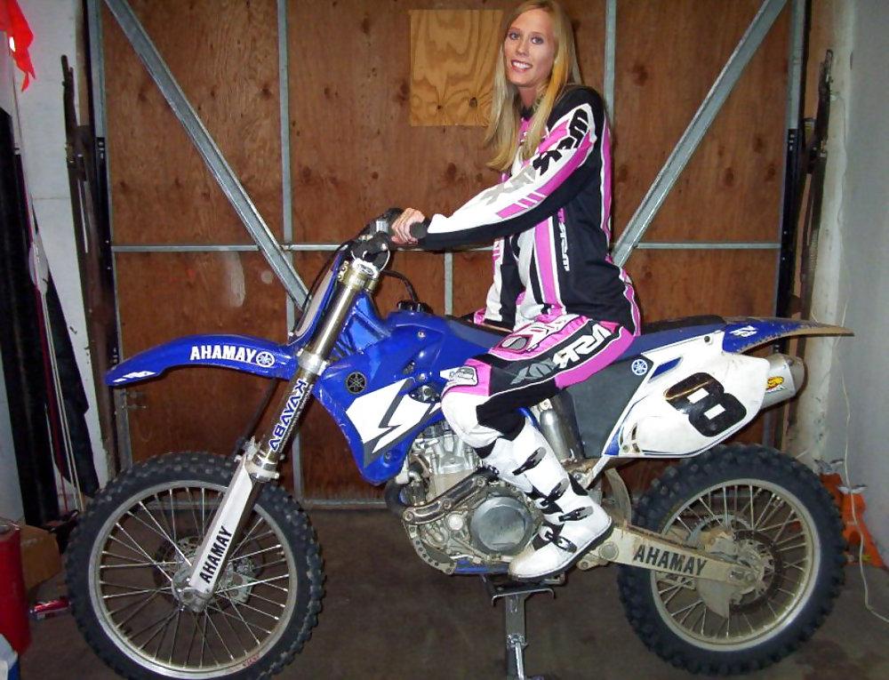 16P Danika dalla moto alla mazza