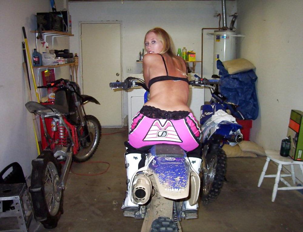 16P Danika dalla moto alla mazza