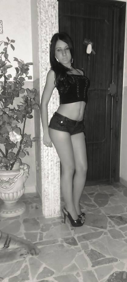 25P Sexy italian bikini teens