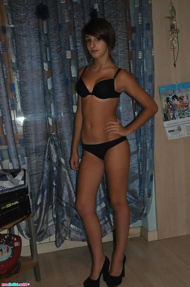 25P Sexy italian bikini teens