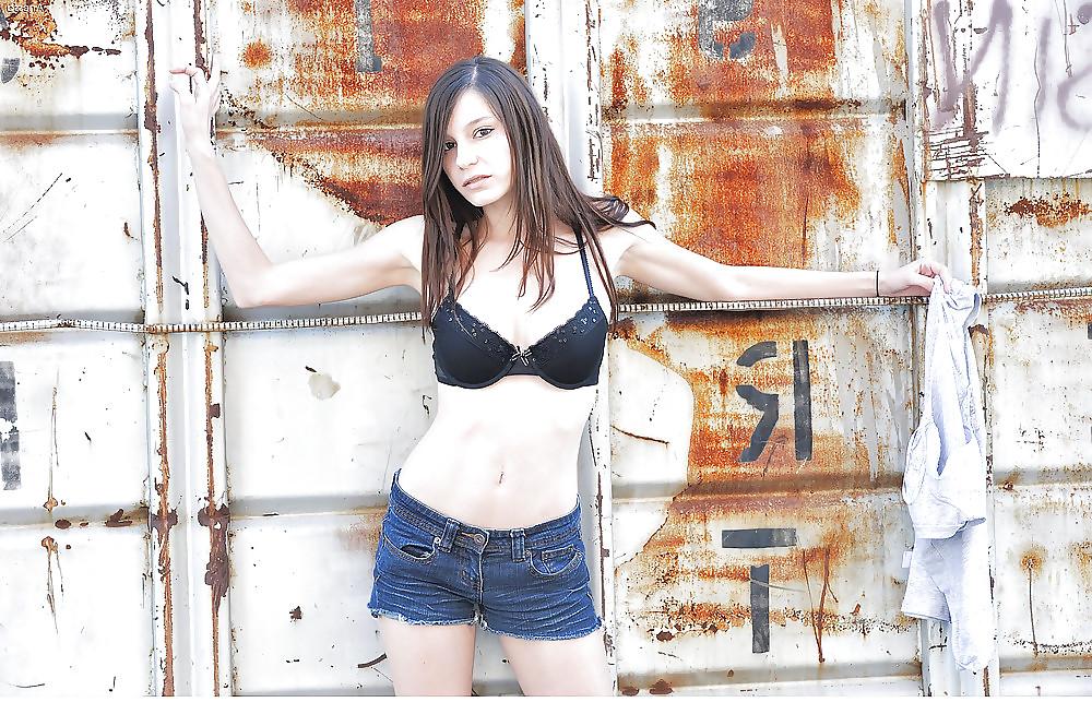 25P Anessa teen girl shaved (outdoor, fist, double dildo)