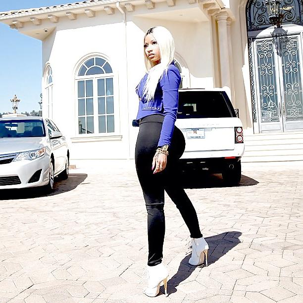 23P Nicki Minaj slutty instagram pics