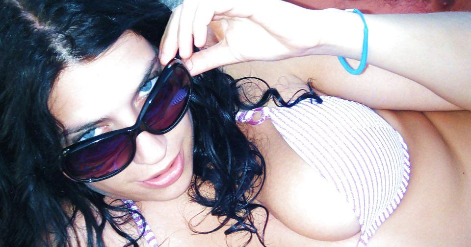 7P Vanessa busty italian bikini girl