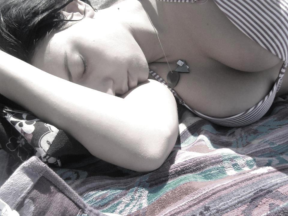 7P Vanessa busty italian bikini girl