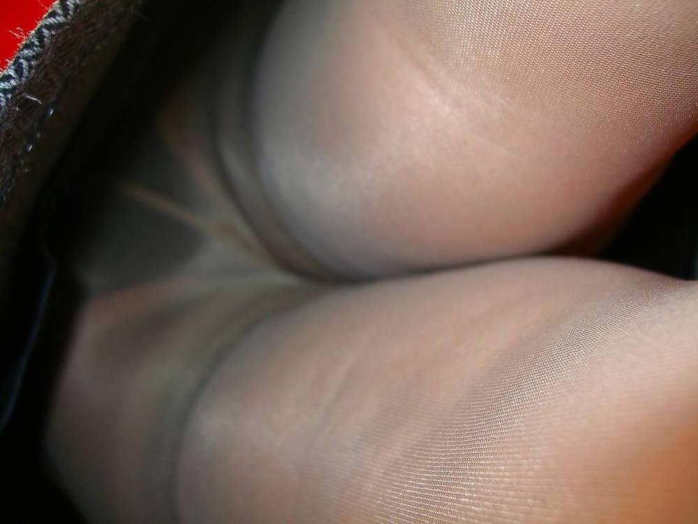 25P Upskirt! Mature in stockings and pantyhose!