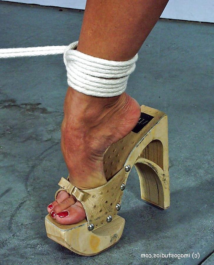25P Mature bound feet