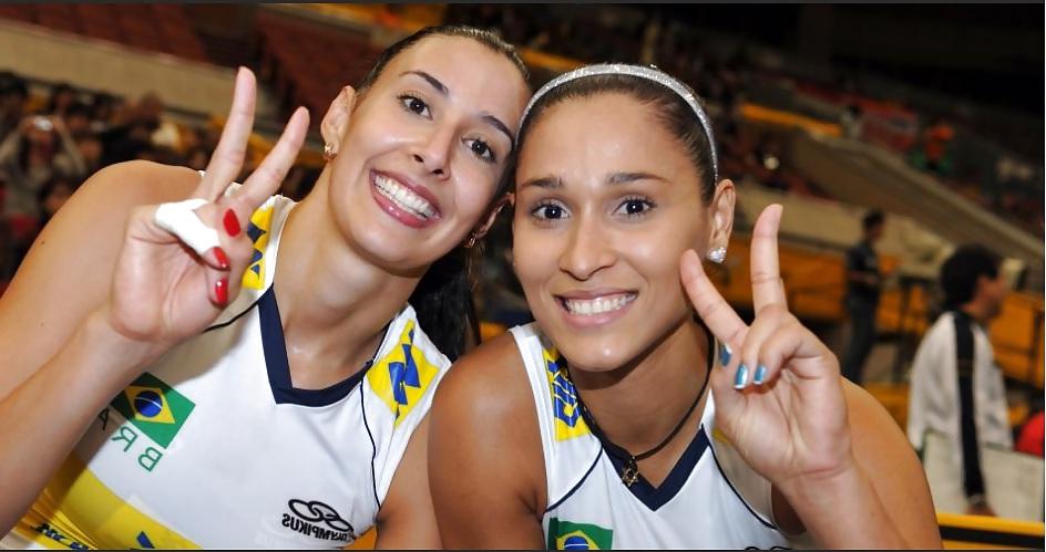 25P Volleyball Players