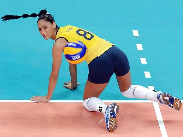 25P Volleyball Players