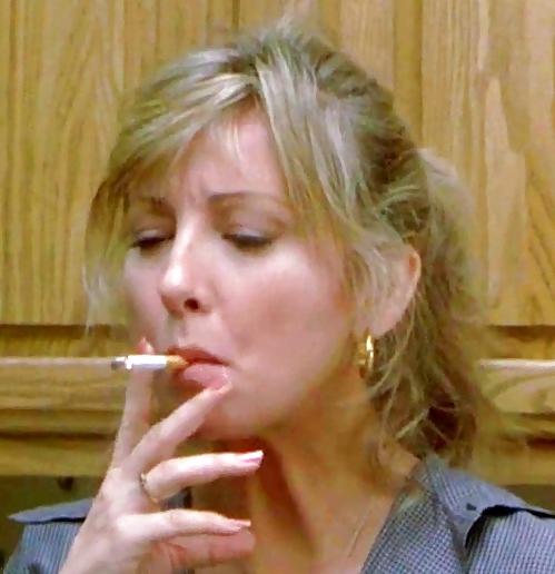 25P Hot Smoking Women