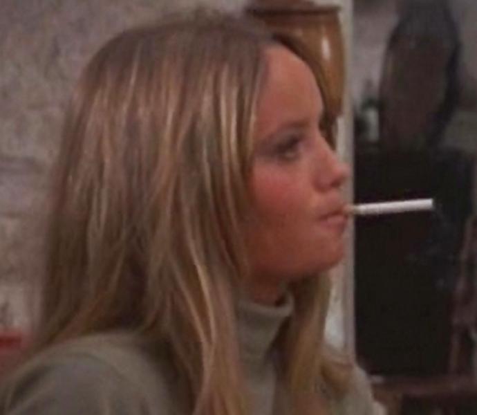 25P Hot Smoking Women