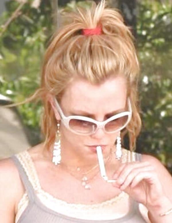 25P Hot Smoking Women