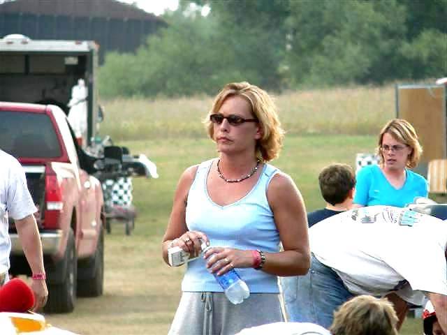 25P Hot Smoking Women