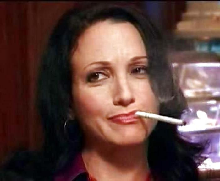25P Hot Smoking Women