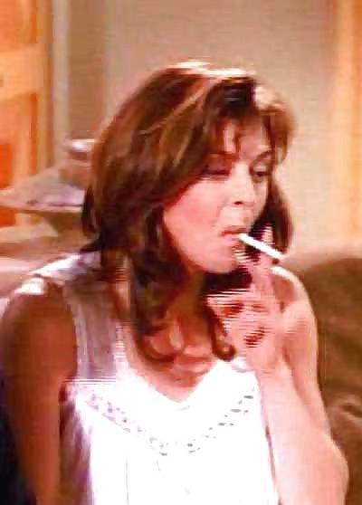 25P Hot Smoking Women