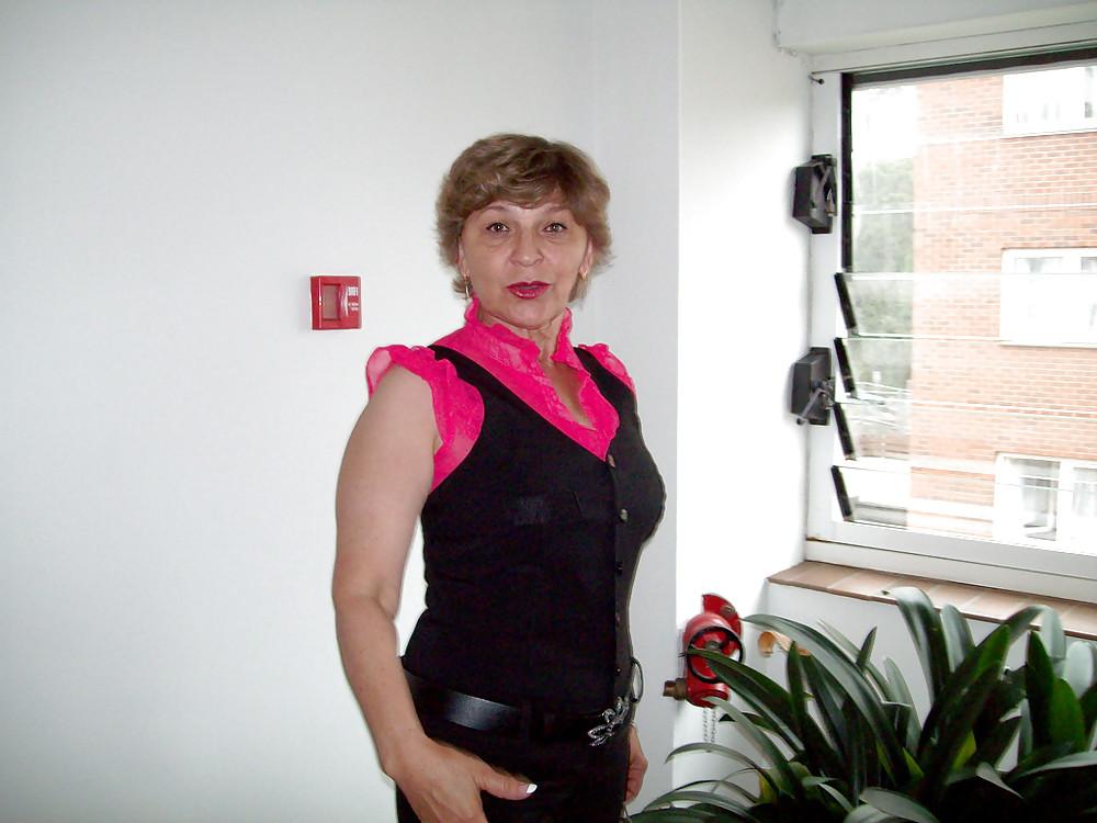 23P Sexy GILF Magda