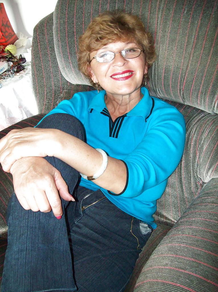 23P Sexy GILF Magda