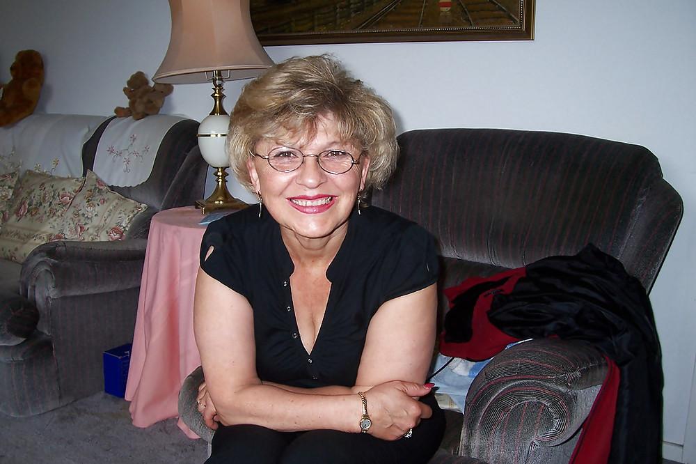 23P Sexy GILF Magda