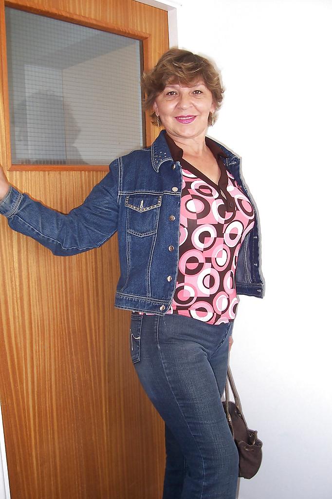 23P Sexy GILF Magda