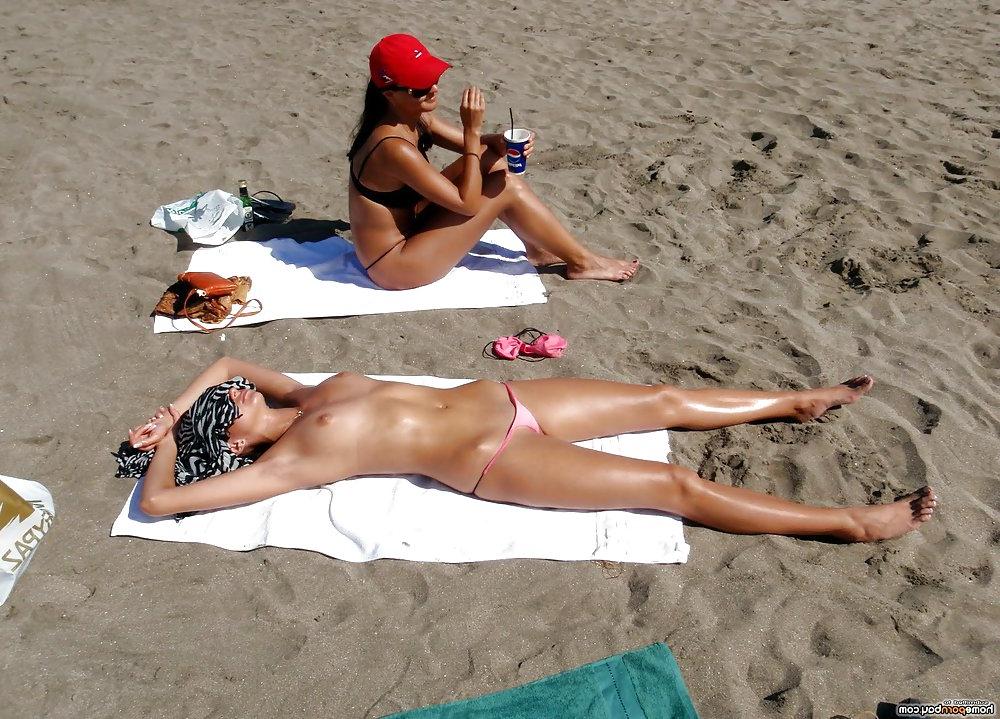 19P Amateur gf sunbathing nude