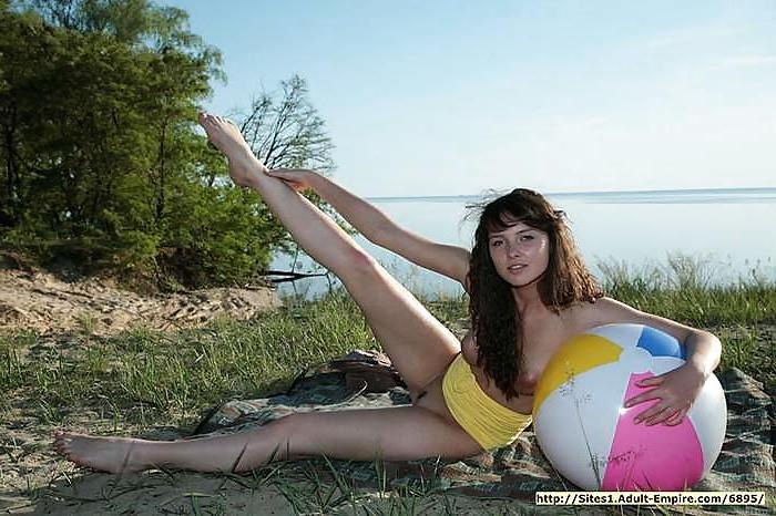 25P Nudist or exhibitionist?