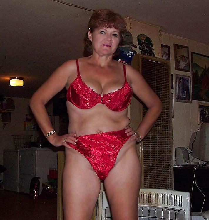 25P Mature in lingerie