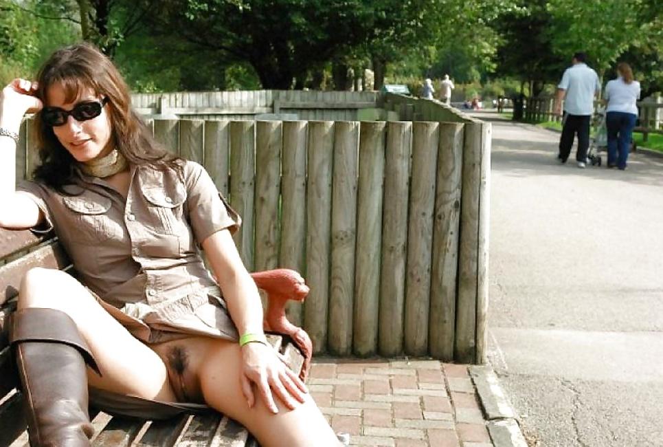 18P Just Naked Milfs In The Open Air !
