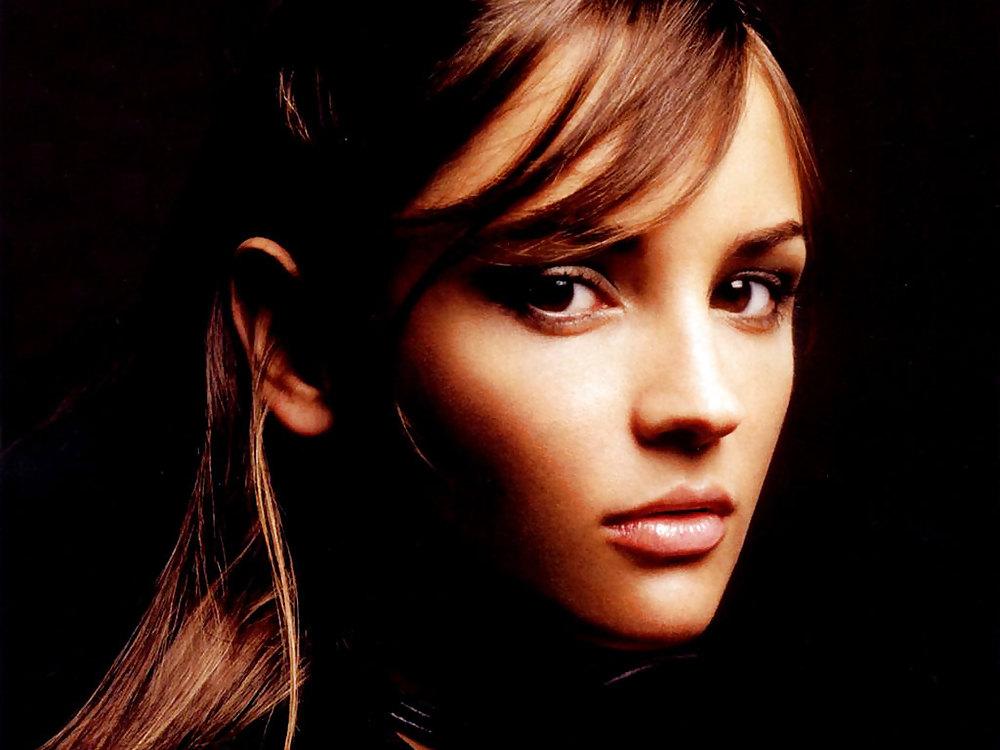 12P Hot Celebrity Babe Rachael Leigh Cook
